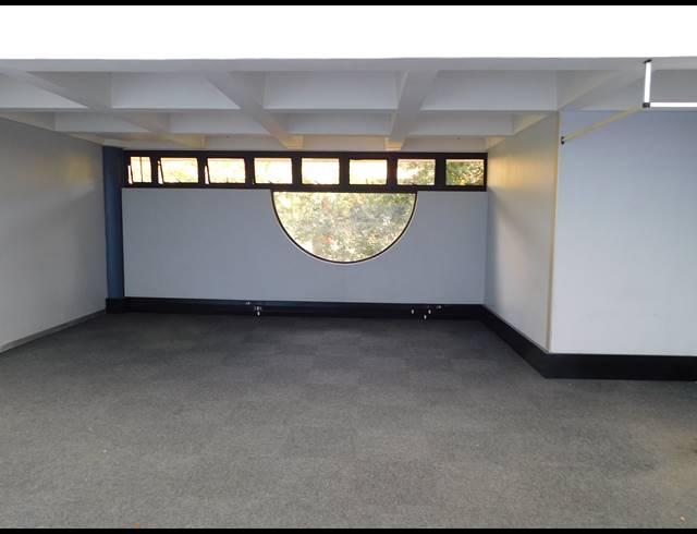 163M² OFFICE TO LET IN FERNDALE